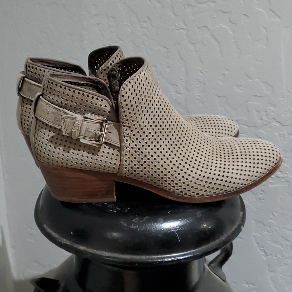 SAM EDELMAN TAUPE BOOTIES SIZE 8 1/2